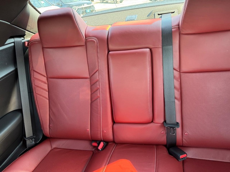 Dodge Challenger Vehicle Full-screen Gallery Image 11