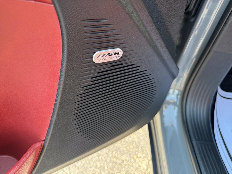 Dodge Challenger Vehicle Full-screen Gallery Image 17