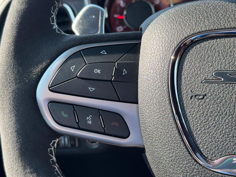 Dodge Challenger Vehicle Full-screen Gallery Image 19