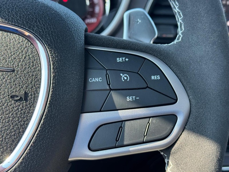 Dodge Challenger Vehicle Full-screen Gallery Image 20