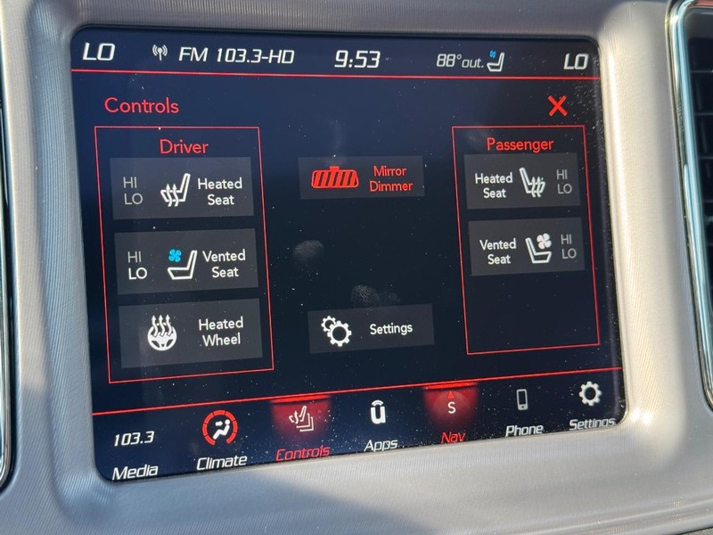 Dodge Challenger Vehicle Full-screen Gallery Image 25