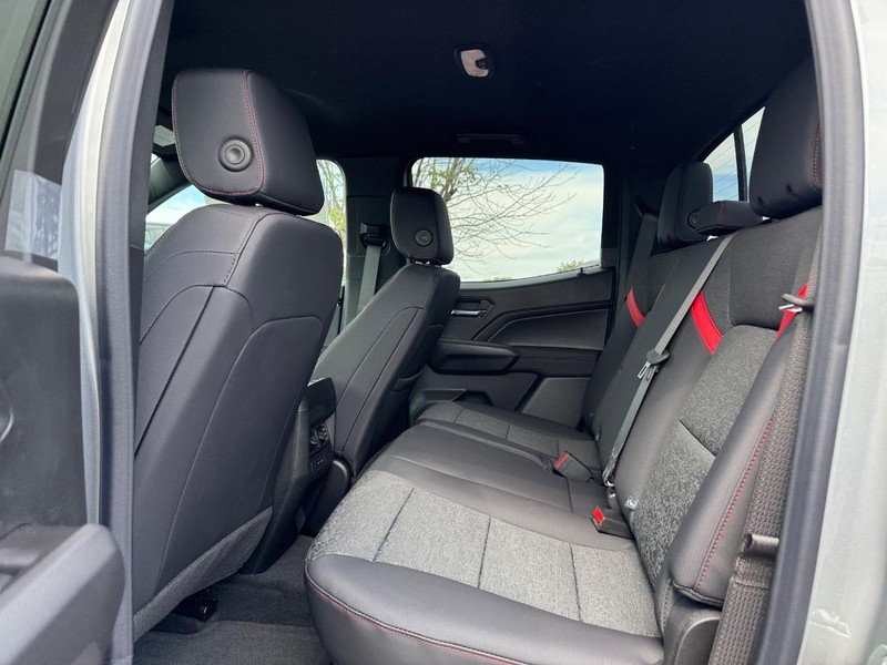 Chevrolet Colorado Vehicle Full-screen Gallery Image 5