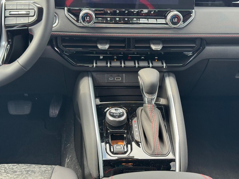 Chevrolet Colorado Vehicle Full-screen Gallery Image 9