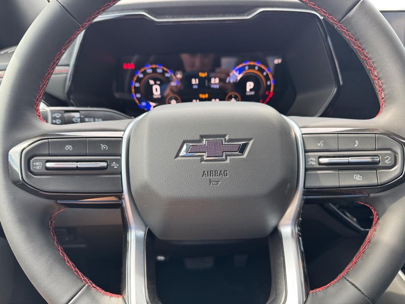 Chevrolet Colorado Vehicle Full-screen Gallery Image 12