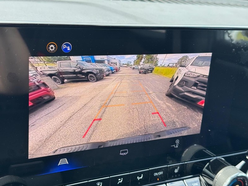 Chevrolet Colorado Vehicle Full-screen Gallery Image 15