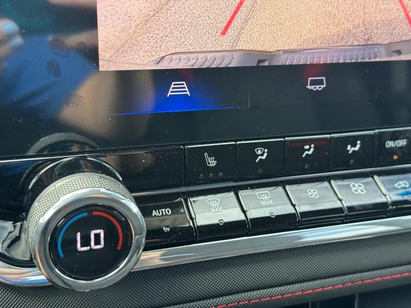 Chevrolet Colorado Vehicle Full-screen Gallery Image 16