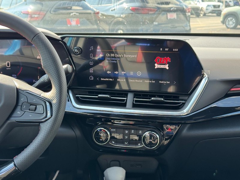 Chevrolet Trax Vehicle Full-screen Gallery Image 9