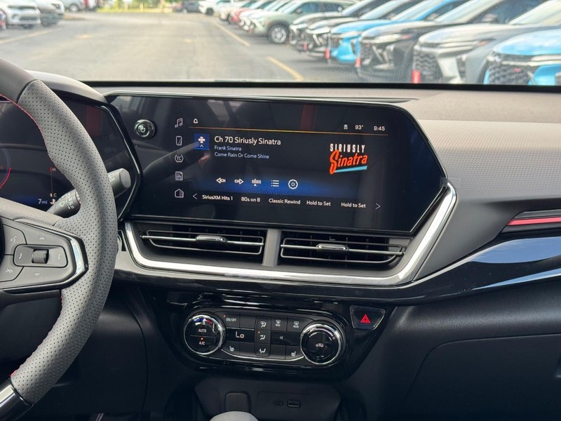 Chevrolet Trax Vehicle Full-screen Gallery Image 9