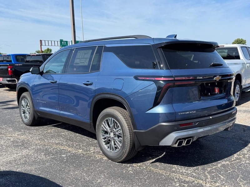 Chevrolet Traverse Vehicle Full-screen Gallery Image 3