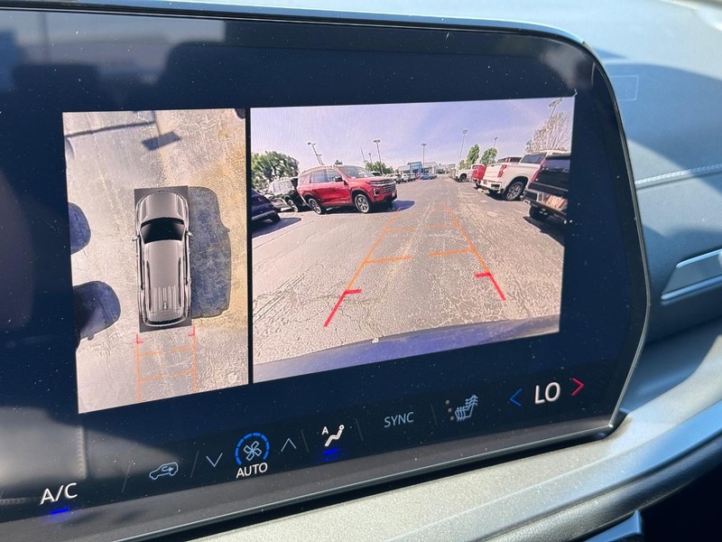 Chevrolet Traverse Vehicle Full-screen Gallery Image 15