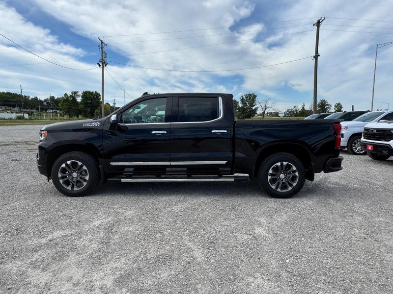 Chevrolet Silverado 1500 Vehicle Full-screen Gallery Image 2