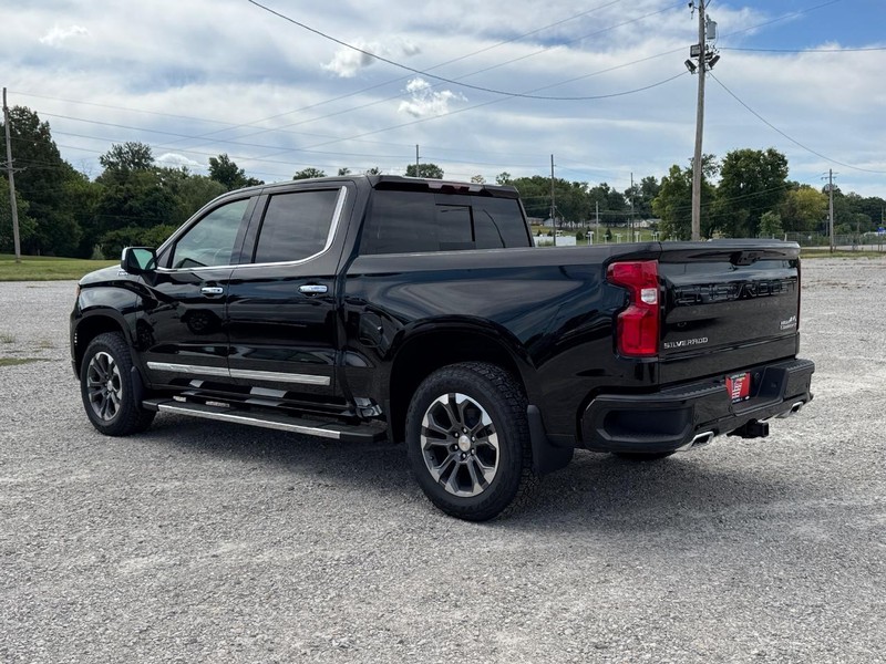 Chevrolet Silverado 1500 Vehicle Full-screen Gallery Image 3