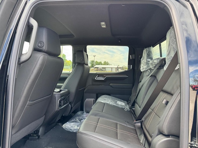 Chevrolet Silverado 1500 Vehicle Full-screen Gallery Image 5