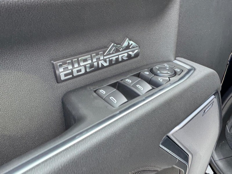 Chevrolet Silverado 1500 Vehicle Full-screen Gallery Image 11