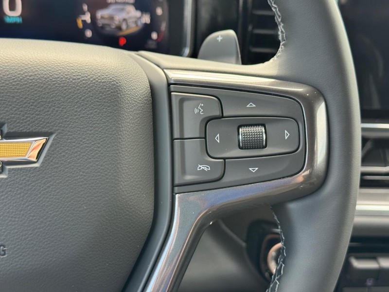 Chevrolet Silverado 1500 Vehicle Full-screen Gallery Image 15