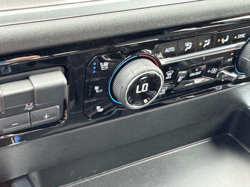 Chevrolet Silverado 1500 Vehicle Full-screen Gallery Image 16