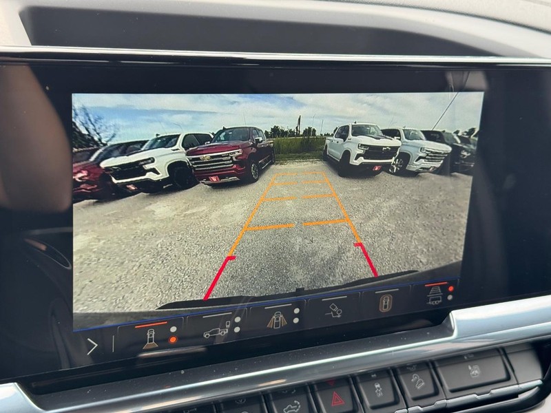 Chevrolet Silverado 1500 Vehicle Full-screen Gallery Image 17