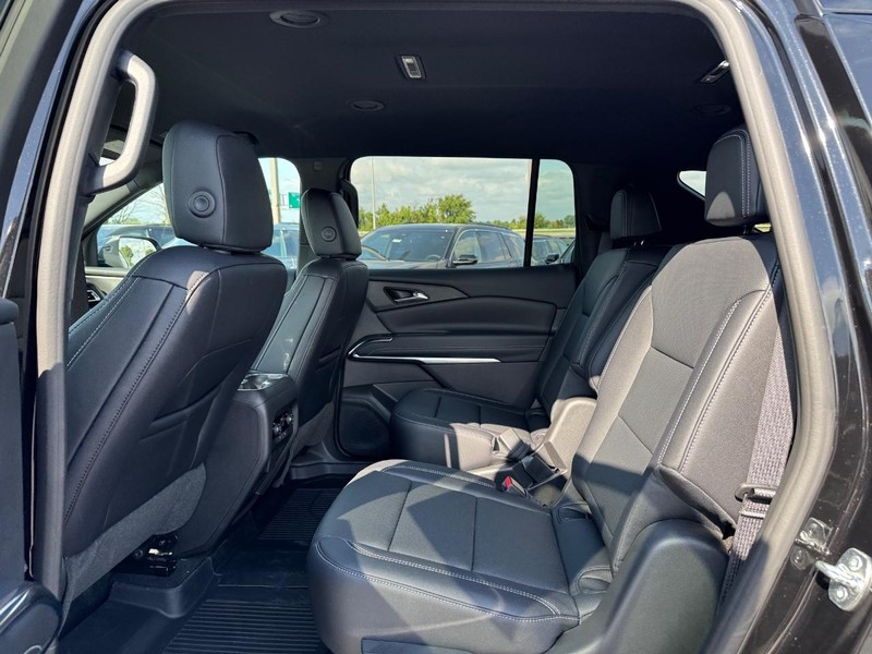 Chevrolet Traverse Vehicle Full-screen Gallery Image 5