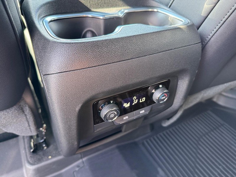 Chevrolet Traverse Vehicle Full-screen Gallery Image 7