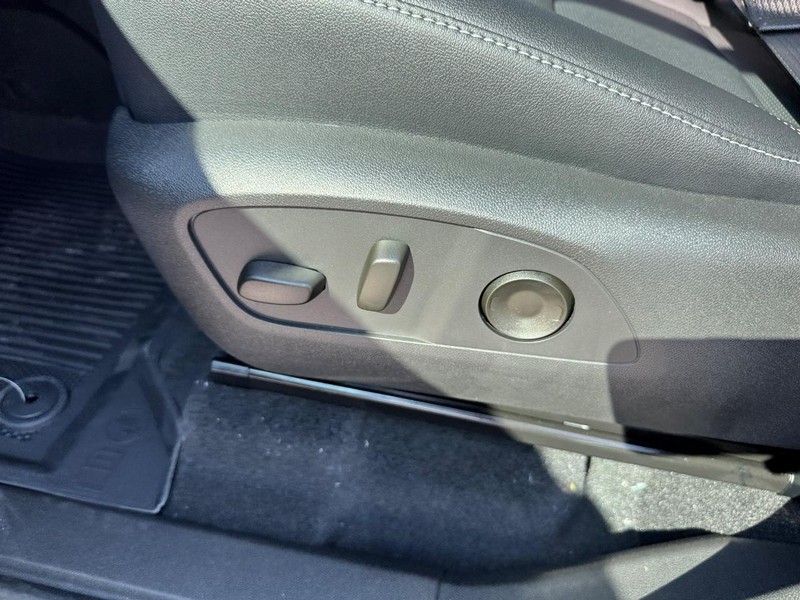 Chevrolet Traverse Vehicle Full-screen Gallery Image 12