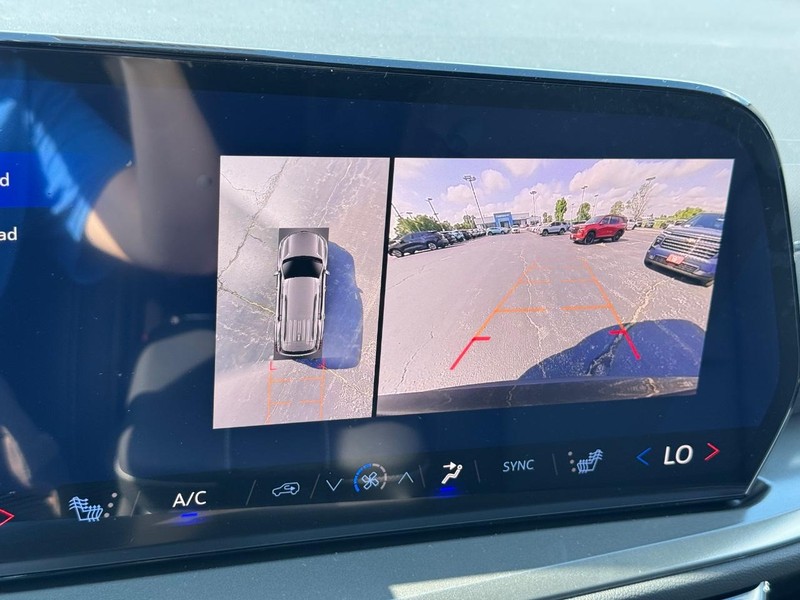 Chevrolet Traverse Vehicle Full-screen Gallery Image 18