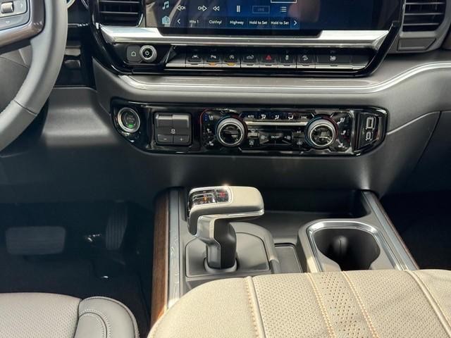 Chevrolet Silverado 1500 Vehicle Full-screen Gallery Image 9