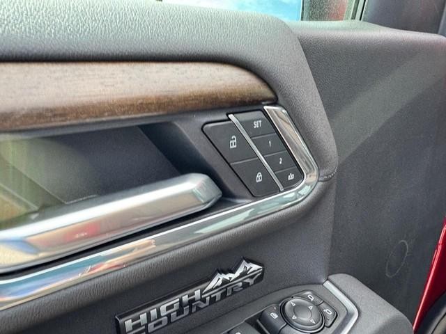 Chevrolet Silverado 1500 Vehicle Full-screen Gallery Image 12