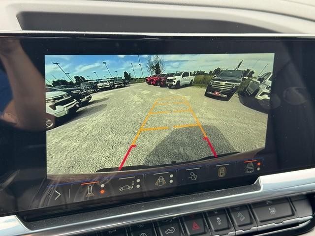 Chevrolet Silverado 1500 Vehicle Full-screen Gallery Image 17