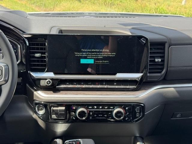 Chevrolet Silverado 1500 Vehicle Full-screen Gallery Image 9