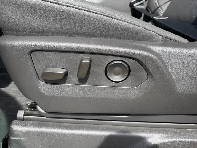 Chevrolet Silverado 1500 Vehicle Full-screen Gallery Image 11