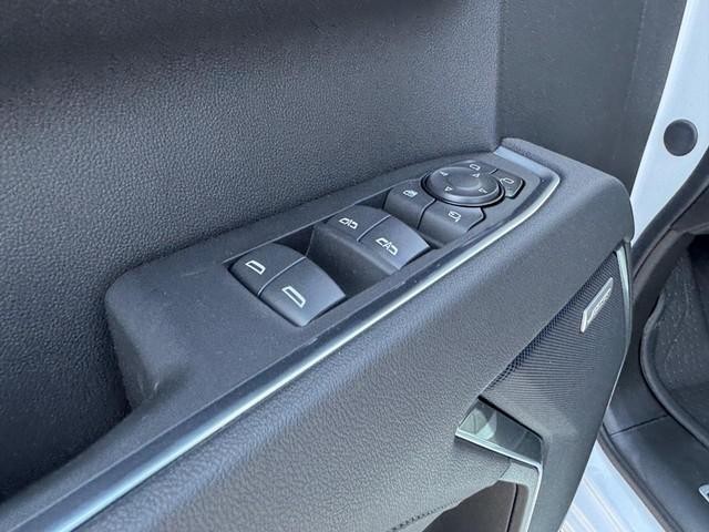 Chevrolet Silverado 1500 Vehicle Full-screen Gallery Image 12