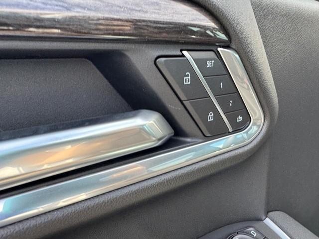 Chevrolet Silverado 1500 Vehicle Full-screen Gallery Image 13