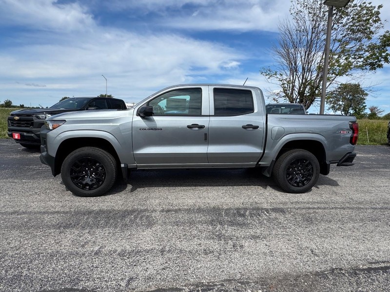 Chevrolet Colorado Vehicle Full-screen Gallery Image 2