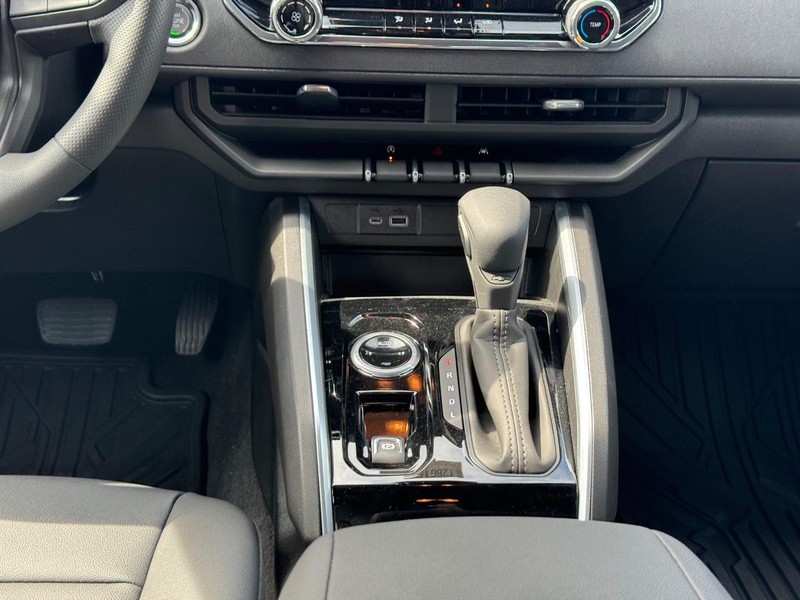 Chevrolet Colorado Vehicle Full-screen Gallery Image 9