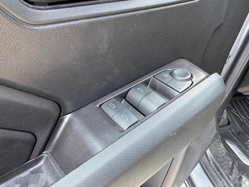 Chevrolet Colorado Vehicle Full-screen Gallery Image 11