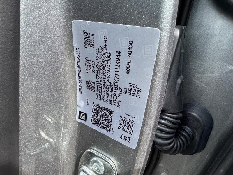 Chevrolet Colorado Vehicle Full-screen Gallery Image 16