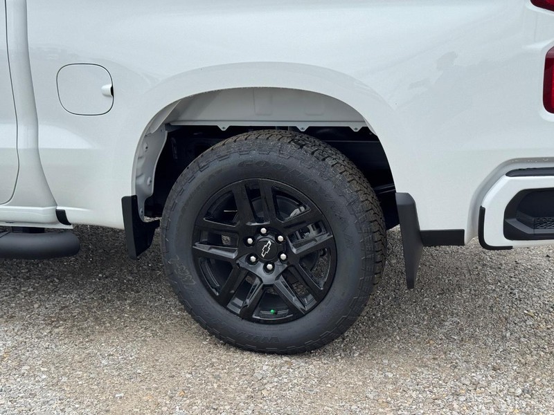 Chevrolet Silverado 1500 Vehicle Full-screen Gallery Image 4