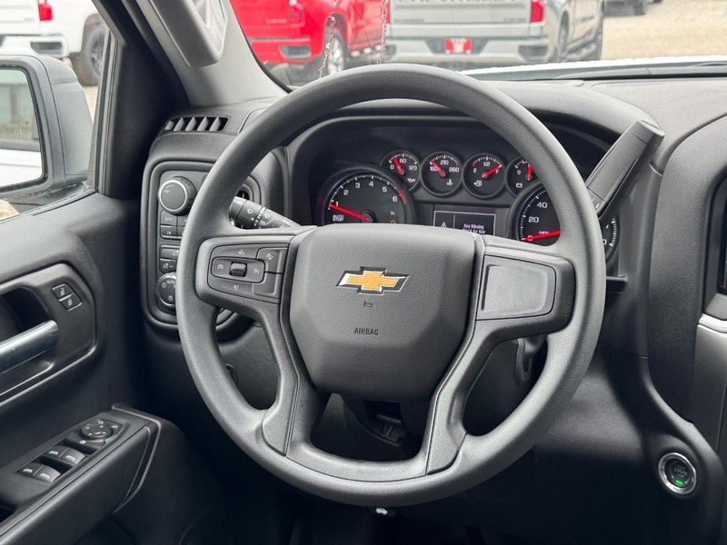 Chevrolet Silverado 1500 Vehicle Full-screen Gallery Image 7
