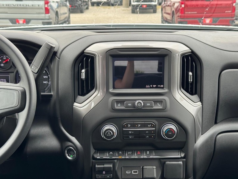 Chevrolet Silverado 1500 Vehicle Full-screen Gallery Image 8