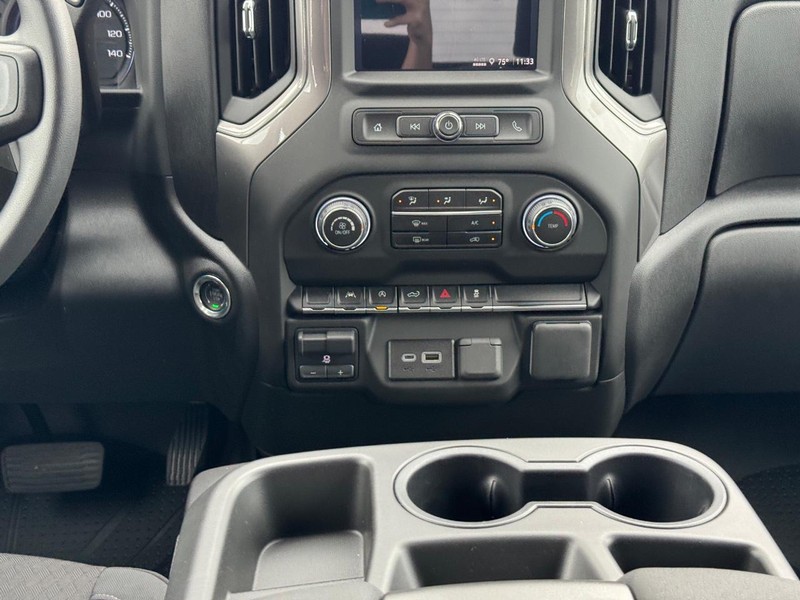 Chevrolet Silverado 1500 Vehicle Full-screen Gallery Image 9