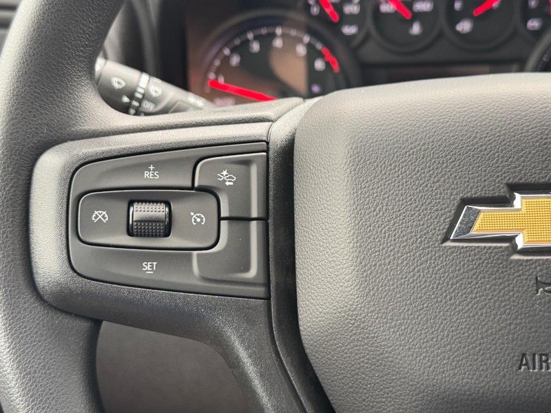 Chevrolet Silverado 1500 Vehicle Full-screen Gallery Image 13