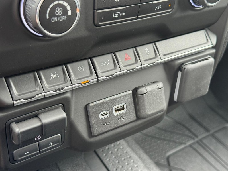 Chevrolet Silverado 1500 Vehicle Full-screen Gallery Image 14