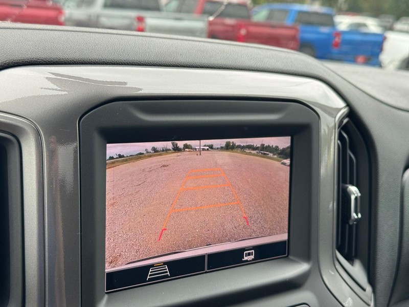 Chevrolet Silverado 1500 Vehicle Full-screen Gallery Image 15