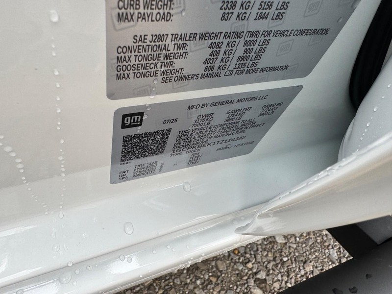 Chevrolet Silverado 1500 Vehicle Full-screen Gallery Image 16