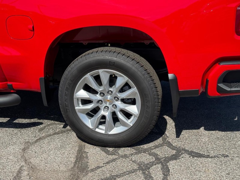 Chevrolet Silverado 1500 Vehicle Full-screen Gallery Image 4