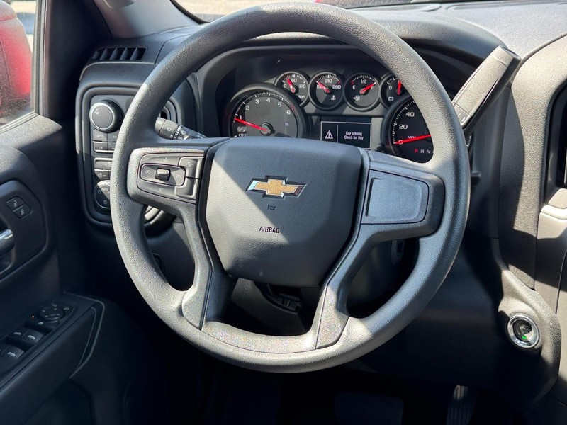 Chevrolet Silverado 1500 Vehicle Full-screen Gallery Image 7