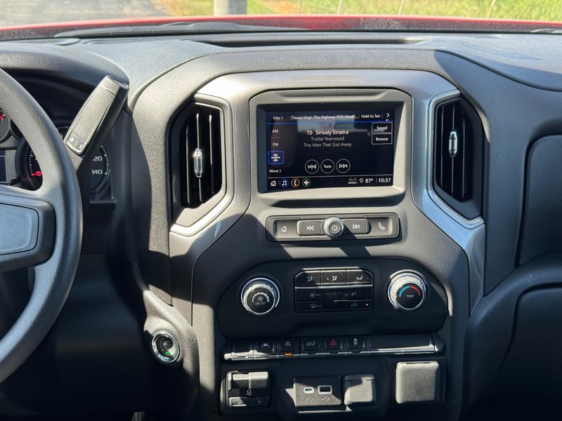 Chevrolet Silverado 1500 Vehicle Full-screen Gallery Image 8