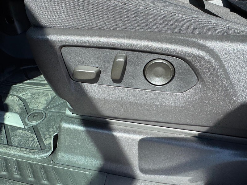 Chevrolet Silverado 1500 Vehicle Full-screen Gallery Image 10