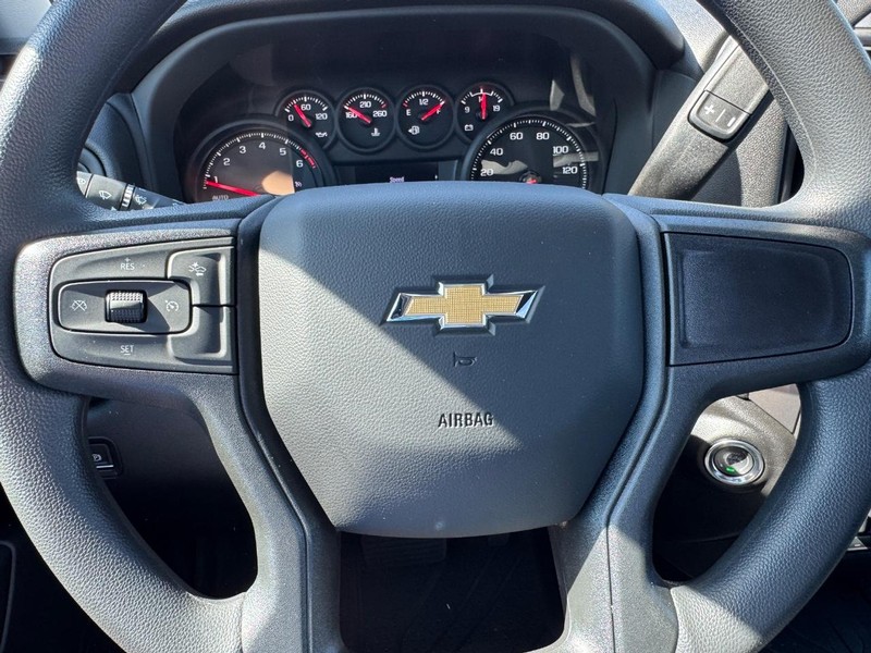 Chevrolet Silverado 1500 Vehicle Full-screen Gallery Image 11