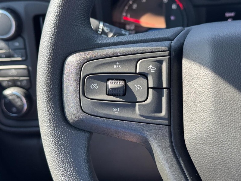 Chevrolet Silverado 1500 Vehicle Full-screen Gallery Image 12